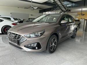 Hyundai i30 1.5 Pure Kombi AHK Assistenzpaket SHZ Lenkradheizung Klimaautomatik