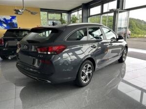 Hyundai i30 1.5 Pure Kombi AHK Assistenzpaket SHZ Lenkradheizung Klimaautomatik