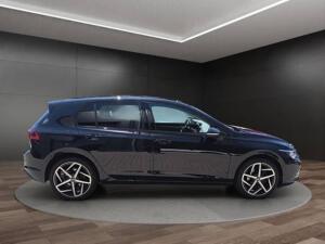 Volkswagen Golf 8 1.5 TSI DSG NAVI AHK PANO LED