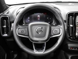 Volvo XC40 Plus Dark 2WD B3 EU6d digitales Cockpit Memory Sitze Soundsystem HarmanKardon LED