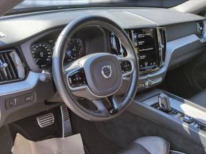 Volvo XC60 B5 (Benzin) R-Design AWD Automatik Bluetooth
