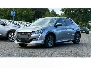 Privat: Peugeot 208 e- Allure Pack 136 ACC/CAM/DAB