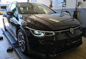 Volkswagen Golf Var. 2.0 TSI DSG R-Line PANO AHK KAMERA ACC