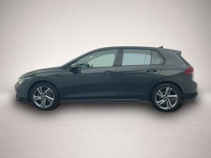 Volkswagen Golf 8 1.5 eTSI DSG R-Line KAMERA LED ACC SHZ