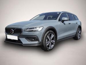 Volvo V60 Cross Country B4 AWD Plus Pano LED